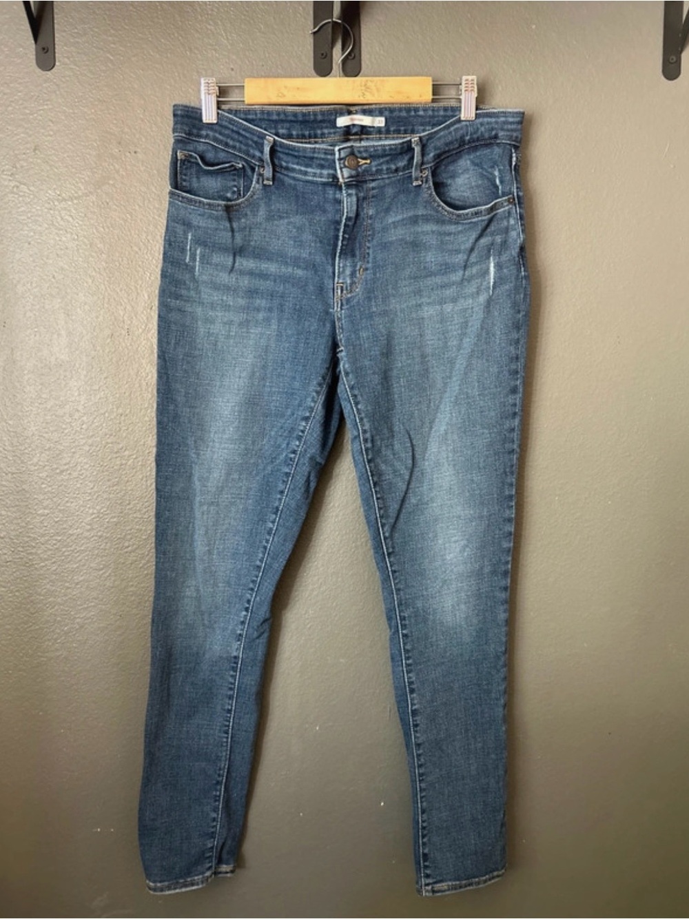 Levi’s 711 Skinny Stretch Jeans in Medium Blue Wash